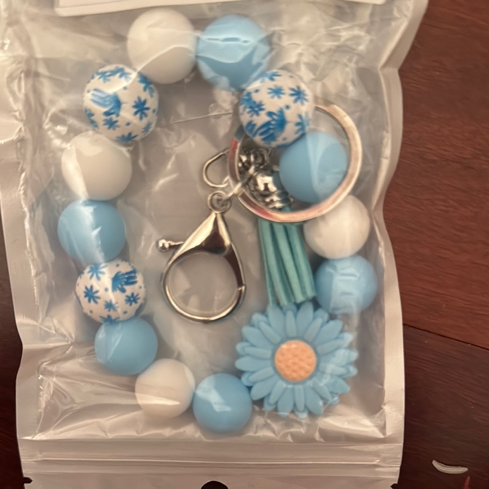 Blue and White flowers Keychain Bracelet